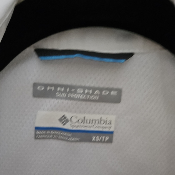 Columbia Women's Crisp White Button Down Shirt - Picture 2 of 7